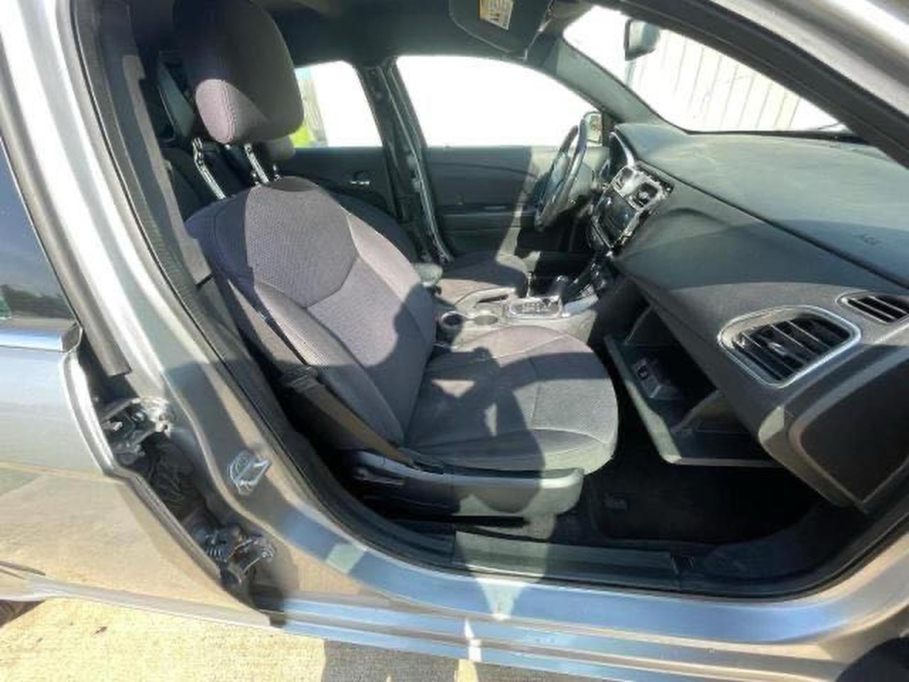 2013 Chrysler 200 Touring - Image 5