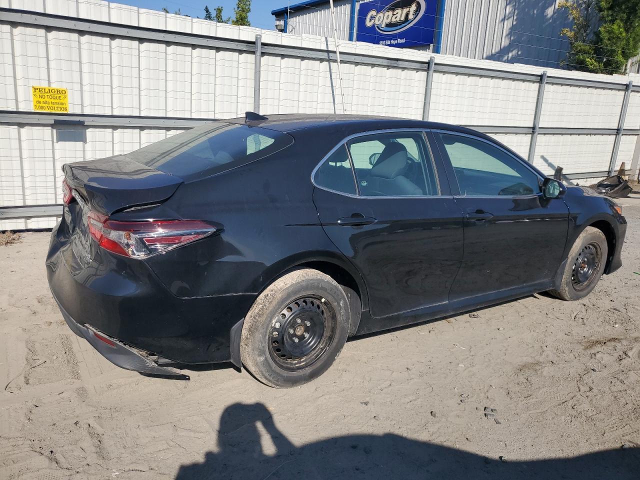 2022 Toyota Camry Le - Фото 3