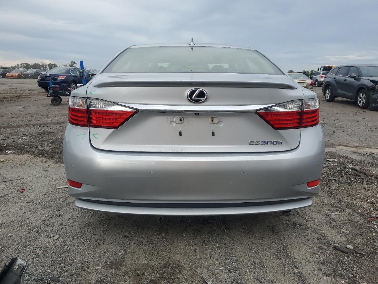 2015 Lexus Es 300H - Фото 6