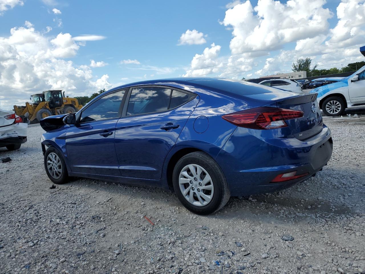2019 Hyundai Elantra Se - Image 2