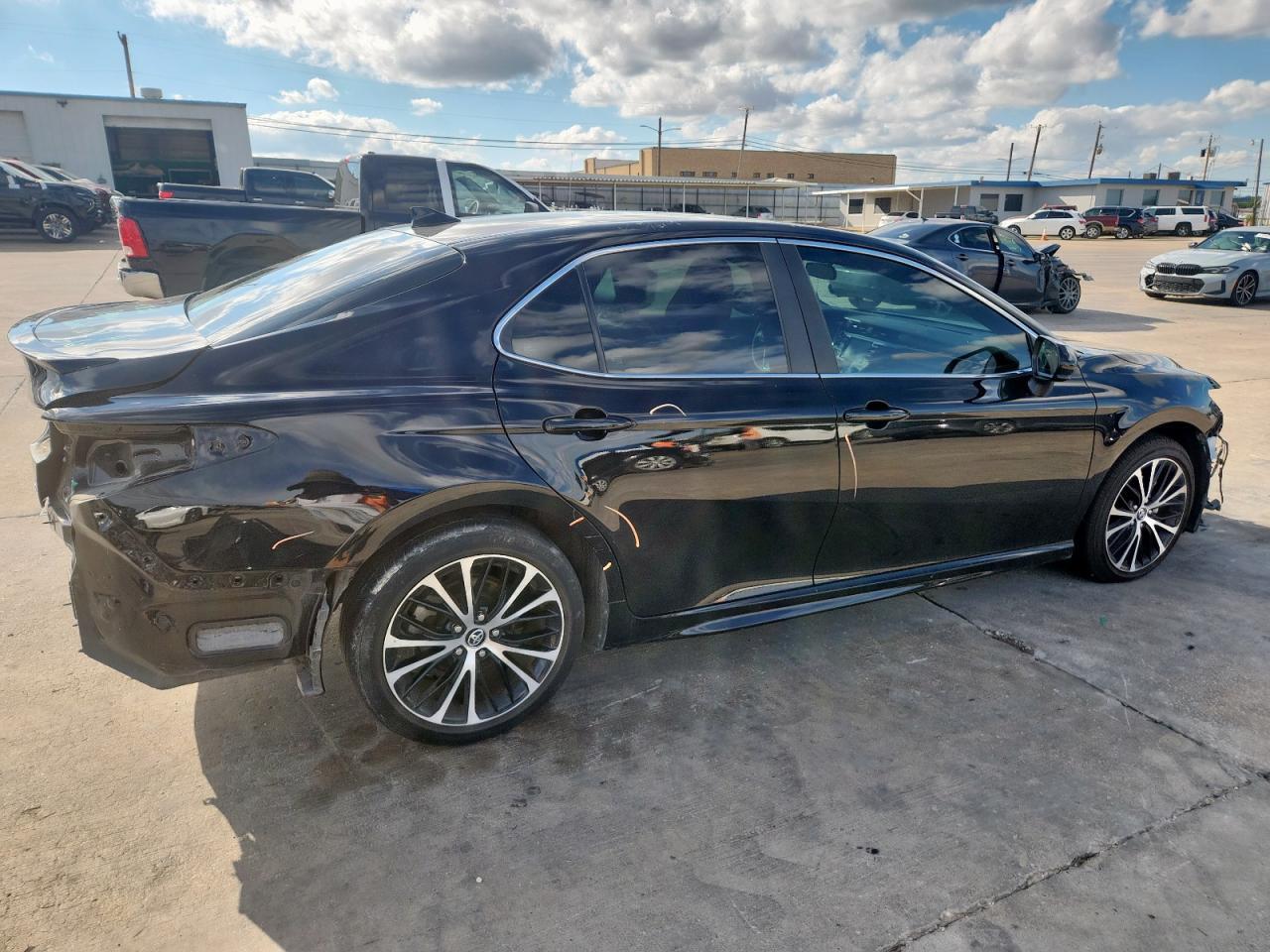 2020 Toyota Camry Se - Image 3