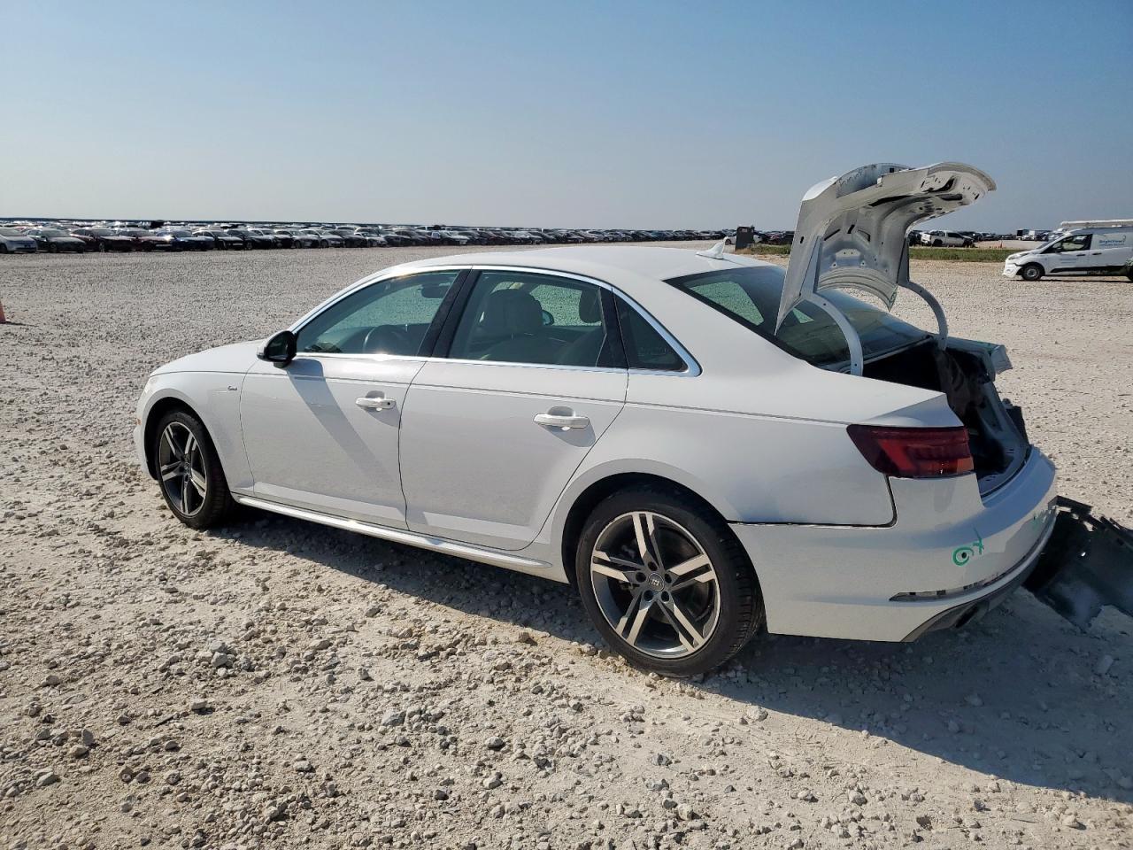 2018 Audi A4 Premium Plus - Фото 2
