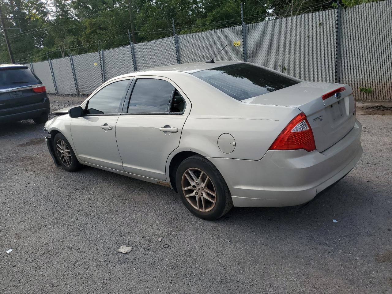 2010 Ford Fusion S - Фото 2