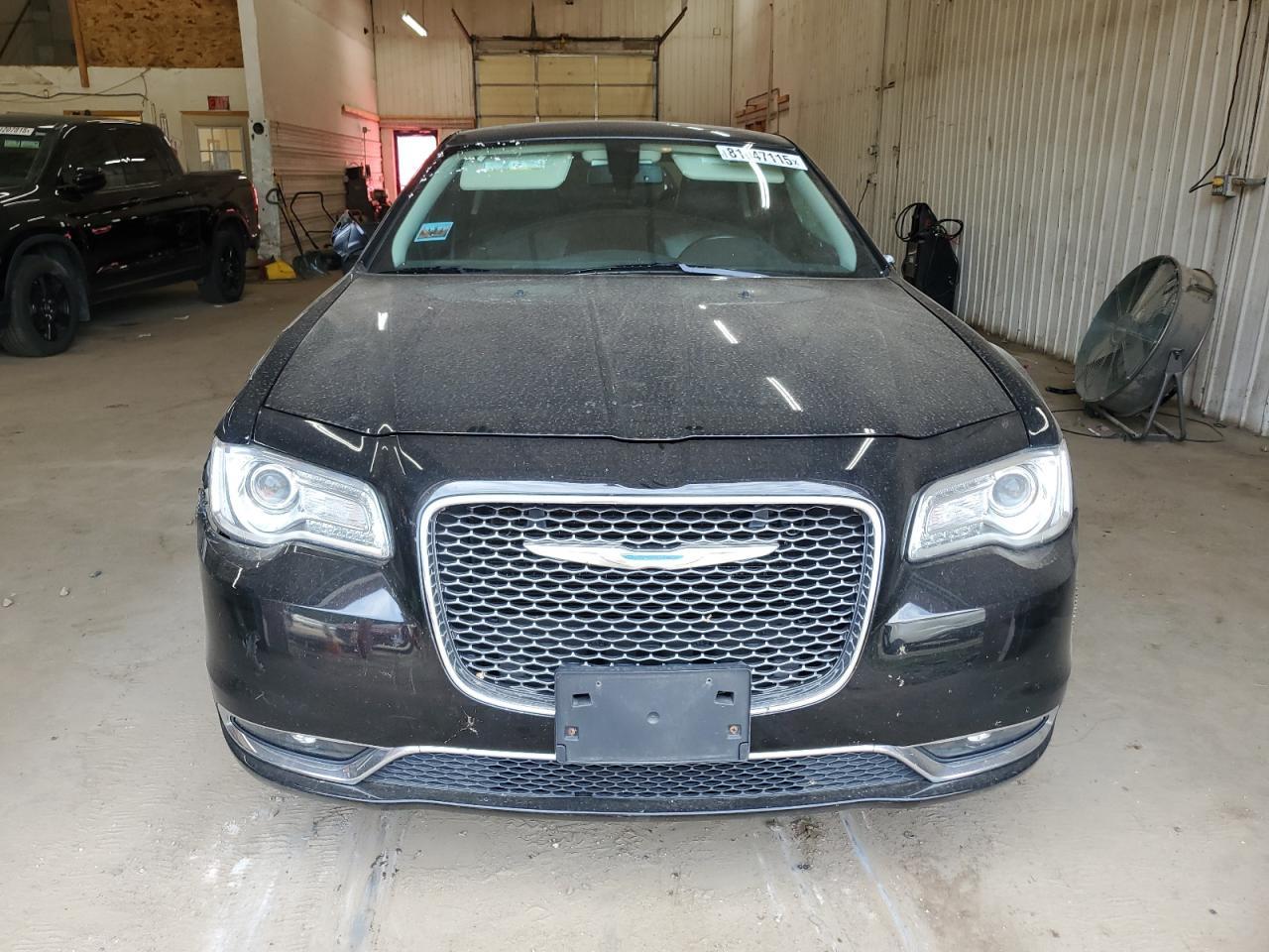 2017 Chrysler 300C - Image 5