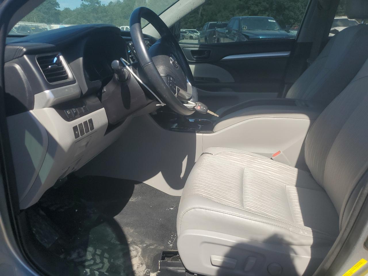 2018 Toyota Highlander Le - Image 7