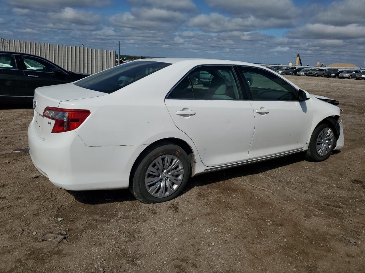2014 Toyota Camry L - Фото 3