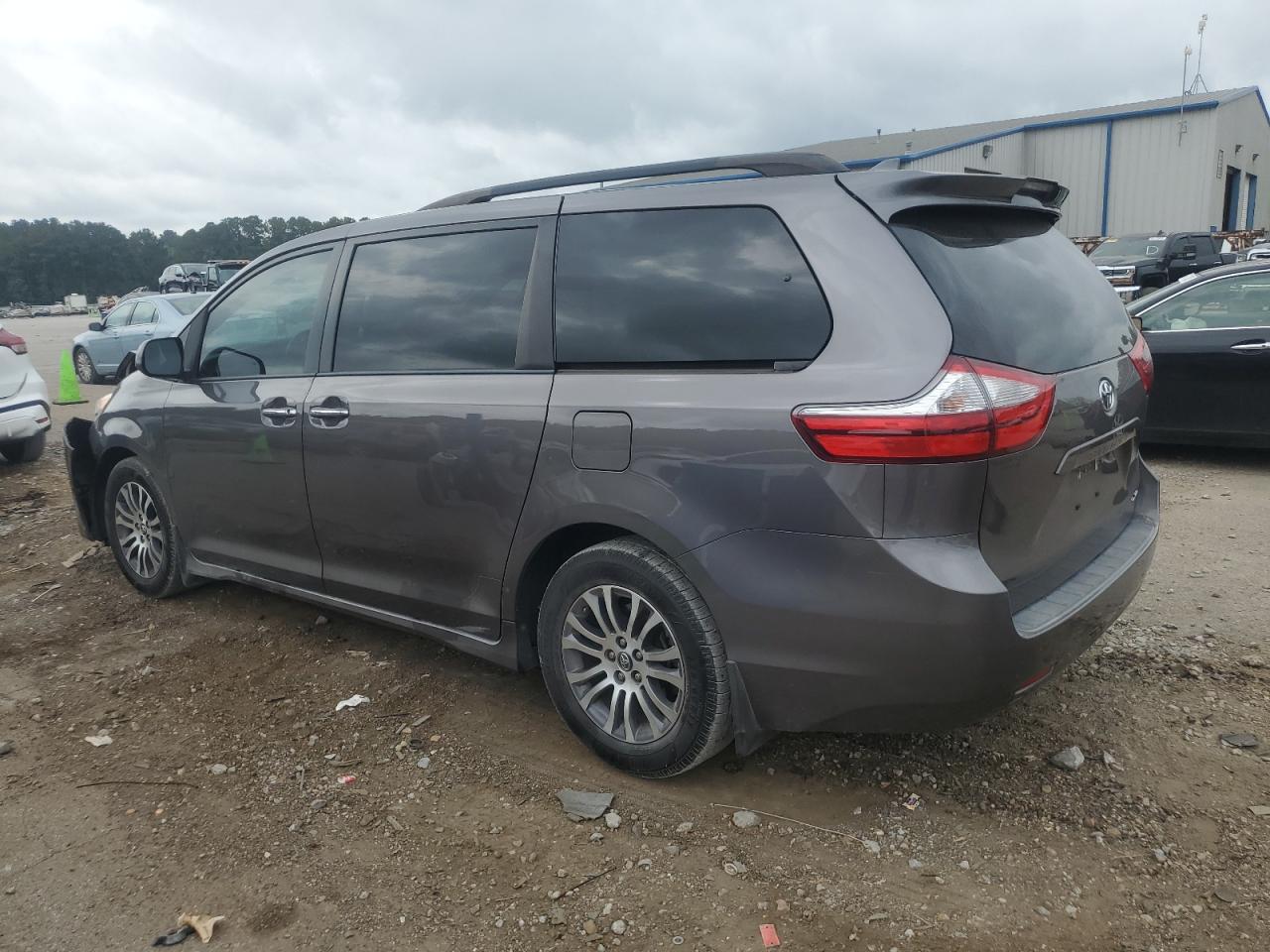 2019 Toyota Sienna Xle - Фото 2