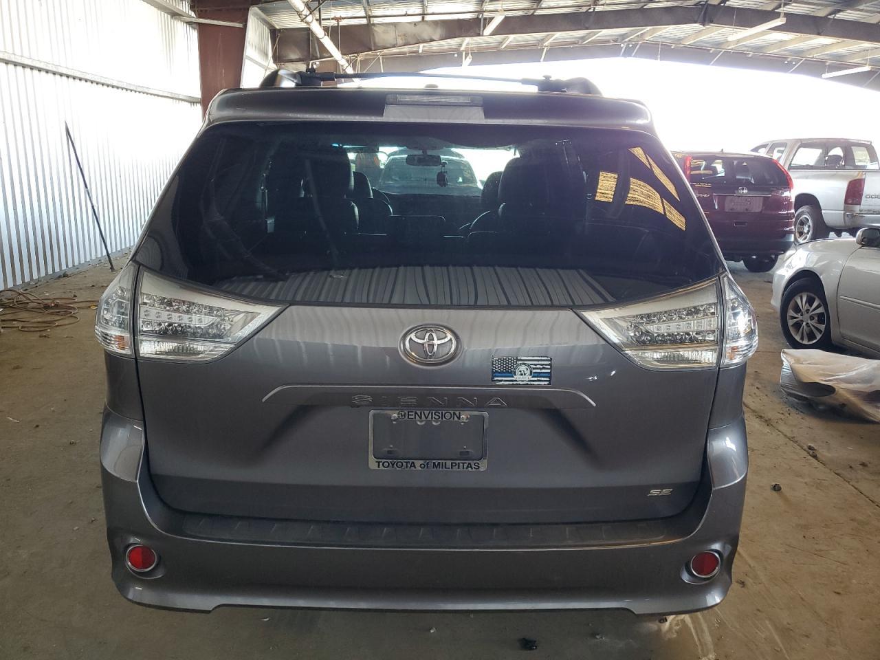 2014 Toyota Sienna Sport - Image 6