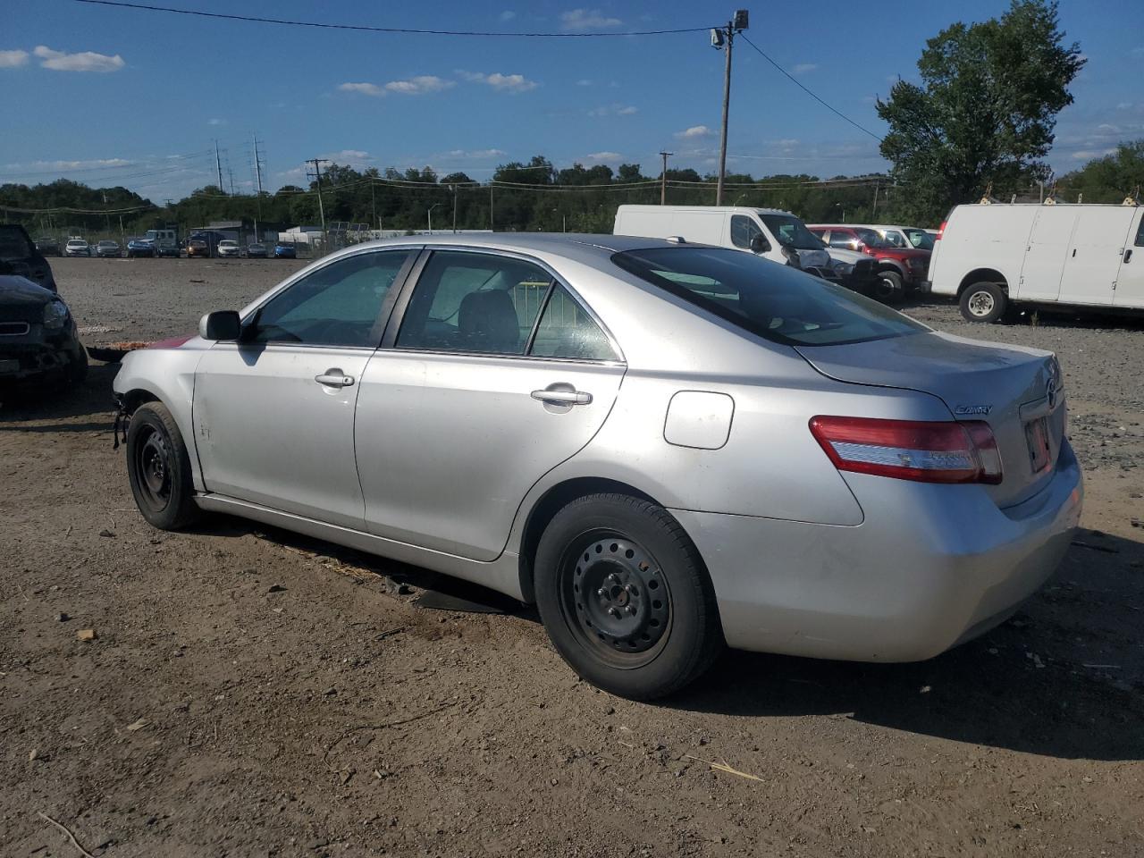2010 Toyota Camry Base - Фото 2