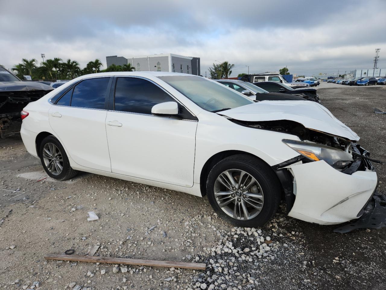 2017 Toyota Camry Le - Фото 4