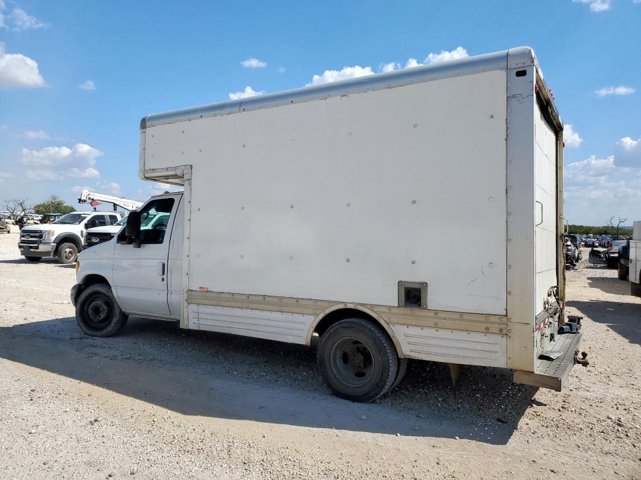 2007 Ford Econoline E450 Super Duty Cutaway Van - Фото 2