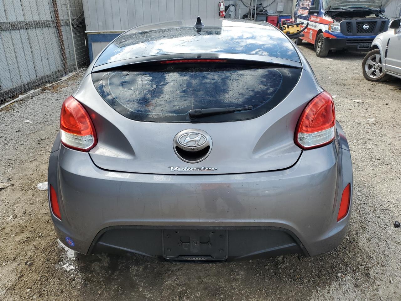 2014 Hyundai Veloster Base - Image 6
