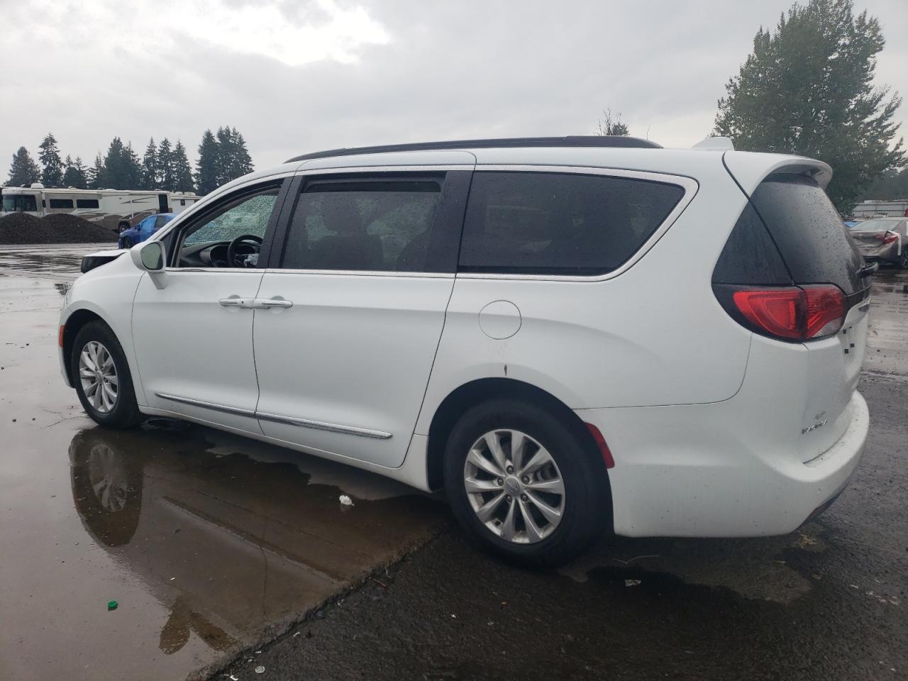 2017 Chrysler Pacifica Touring L - Image 2