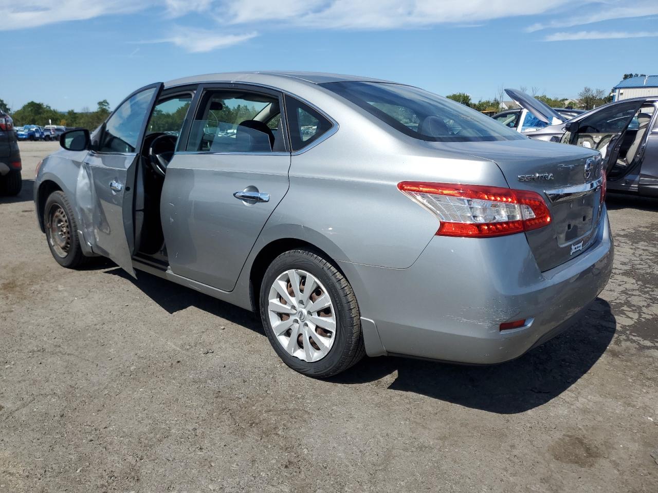 2014 Nissan Sentra S - Фото 2