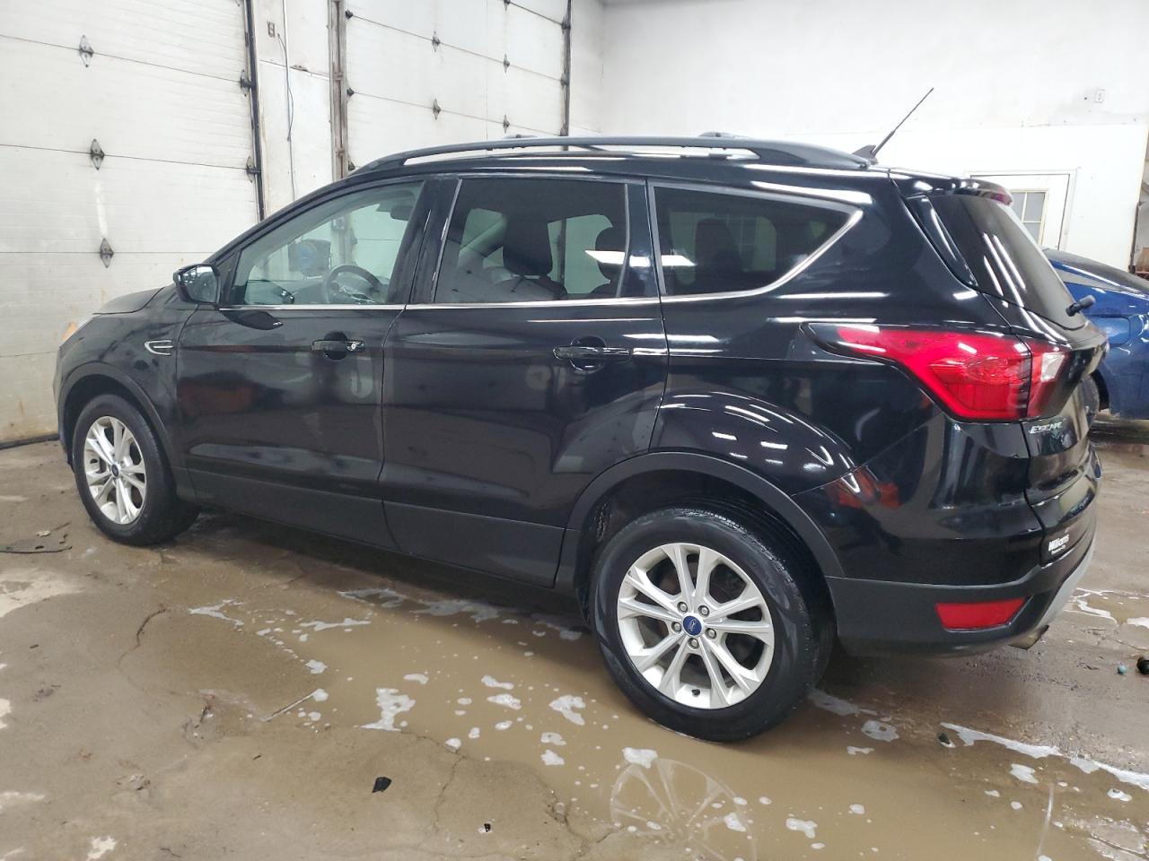 2019 Ford Escape Se - Фото 2