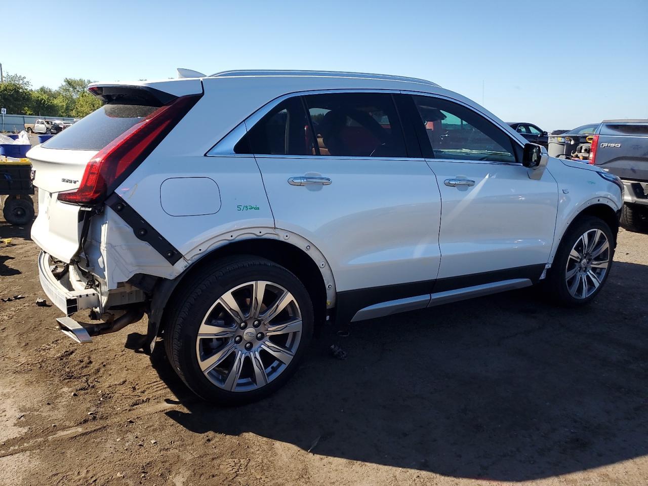 2022 Cadillac Xt4 Premium Luxury - Image 3