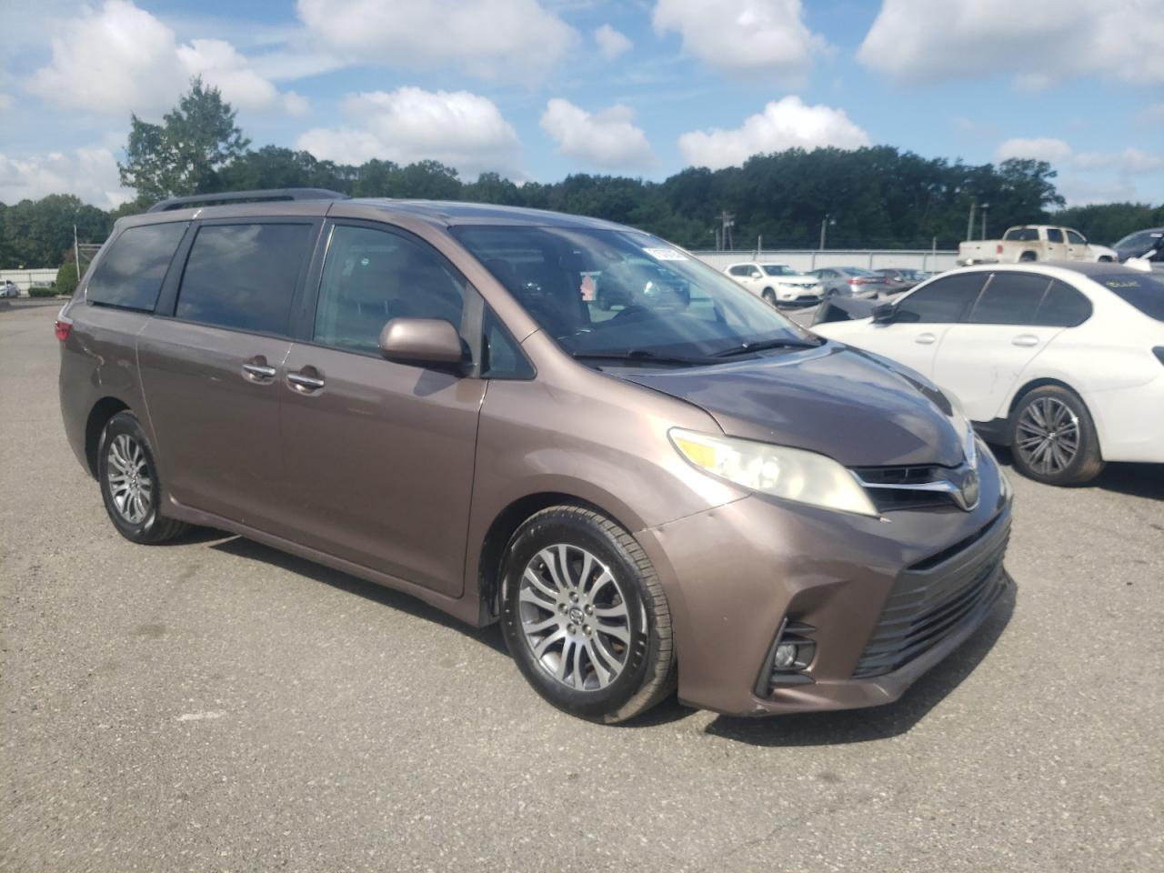 2018 Toyota Sienna Xle - Image 4