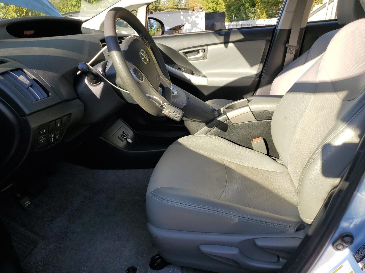 2014 Toyota Prius Plug-In - Image 7