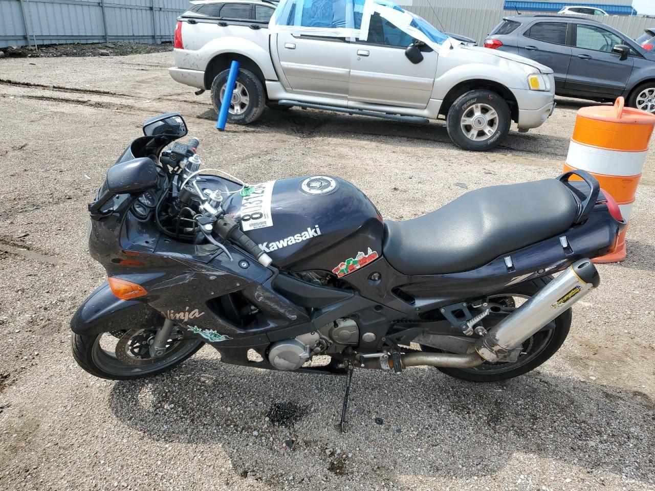2001 Kawasaki Zx600 E - Image 3