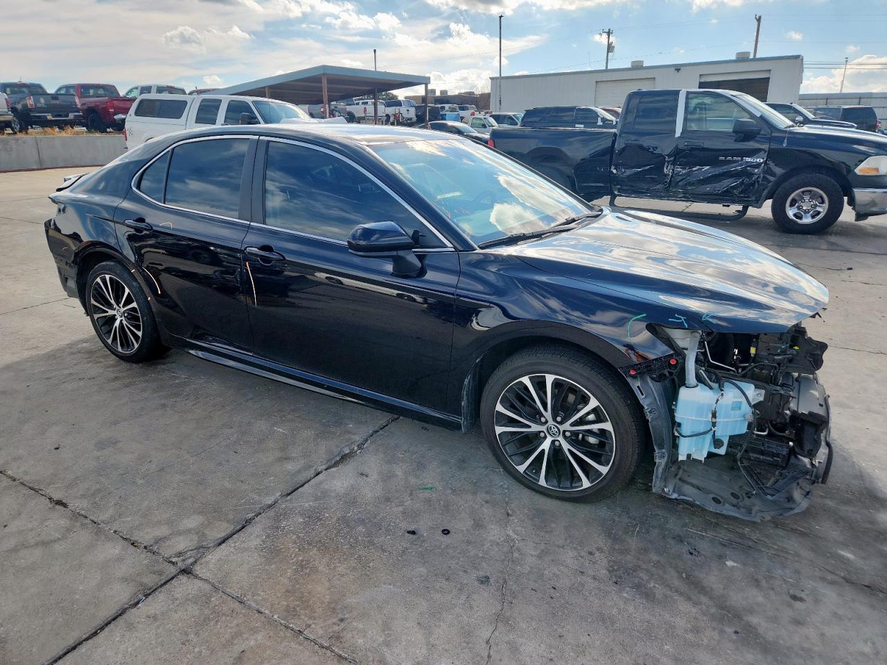 2020 Toyota Camry Se - Image 4