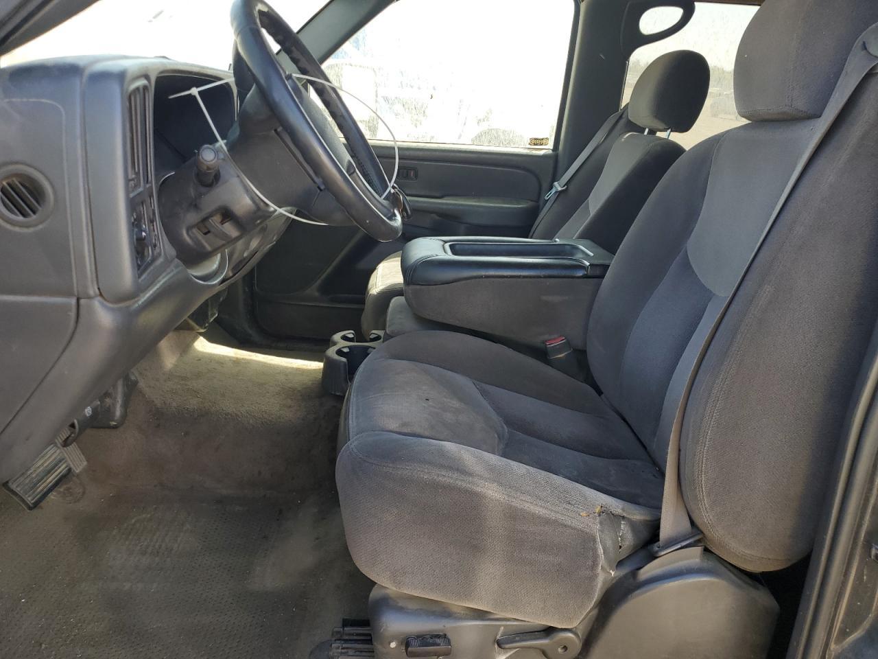 2004 GMC Sierra C2500 Heavy Duty - Image 7