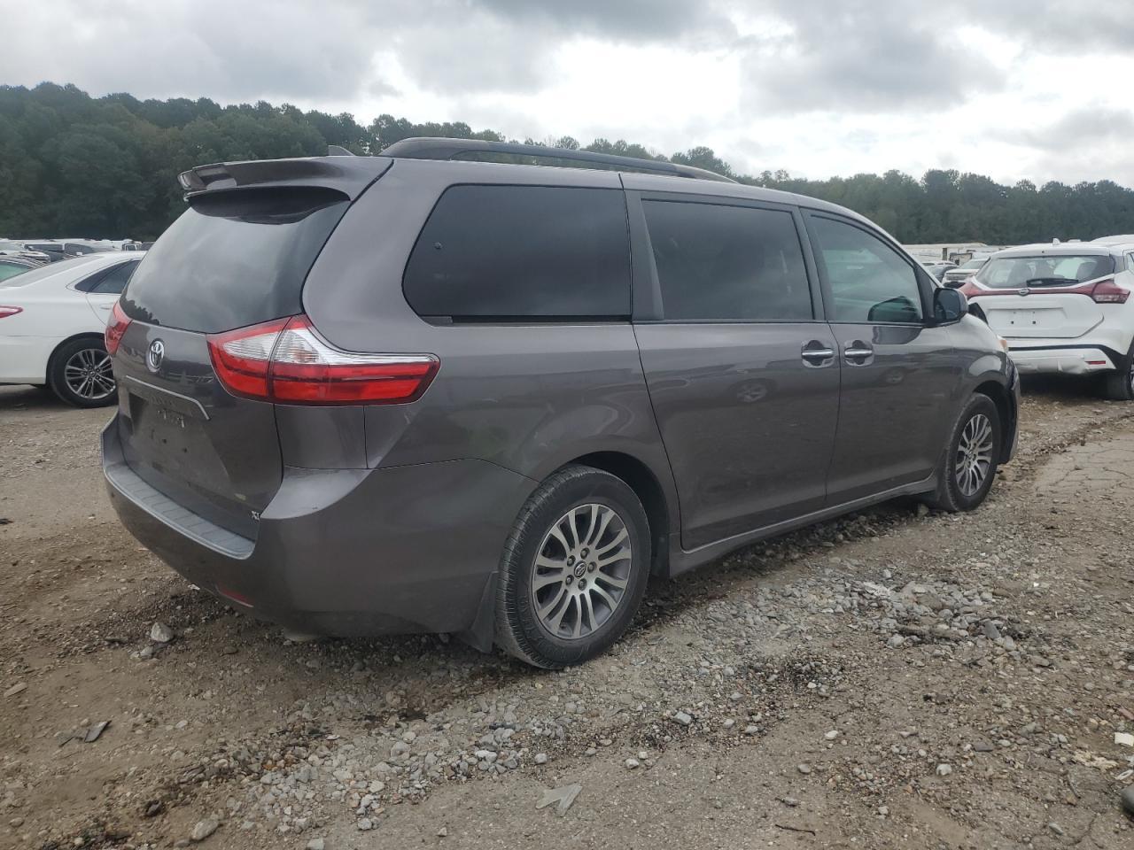 2019 Toyota Sienna Xle - Фото 3