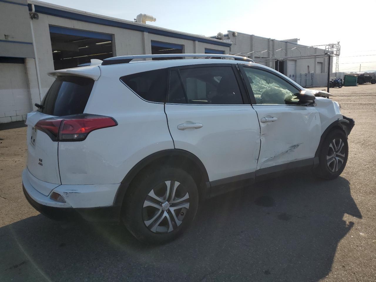 2017 Toyota Rav4 Le - Фото 3