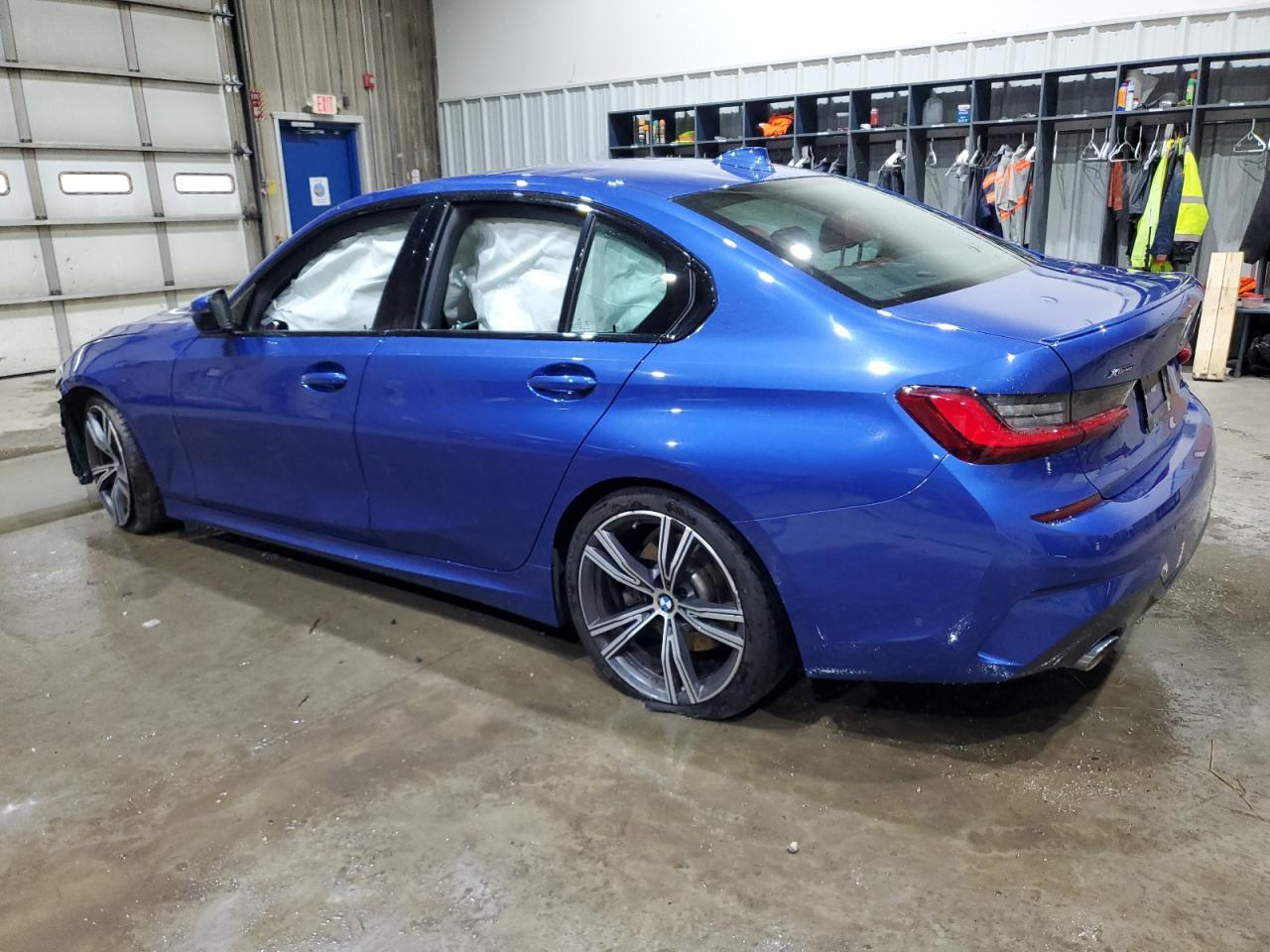 2022 BMW 330Xi - Image 2