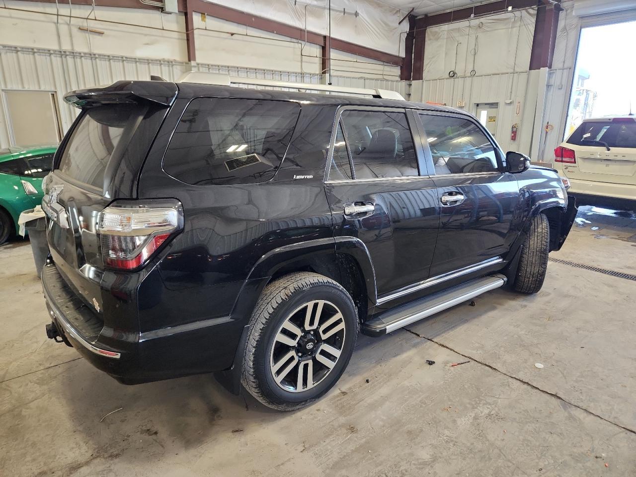 2016 Toyota 4Runner Sr5/Sr5 Premium - Image 3