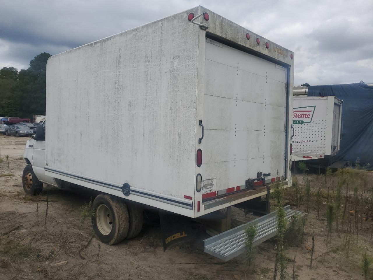 2006 Ford Econoline E350 Super Duty Cutaway Van - Фото 2