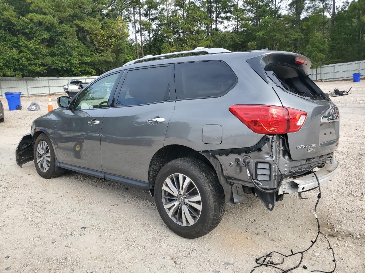 2020 Nissan Pathfinder S - Фото 2