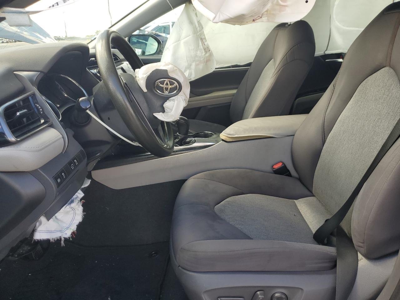 2020 Toyota Camry Le - Image 7