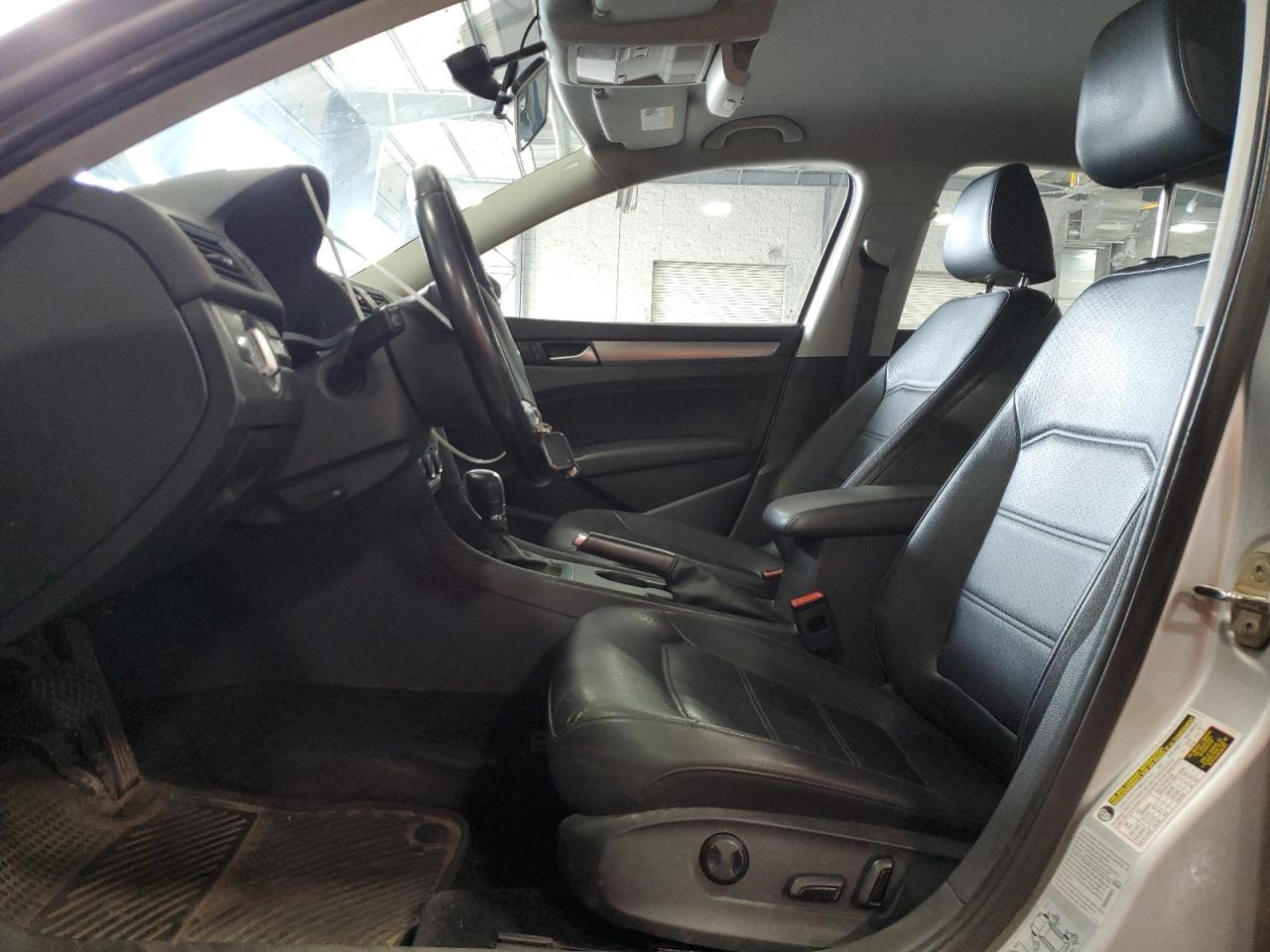 2015 Volkswagen Passat S - Image 7