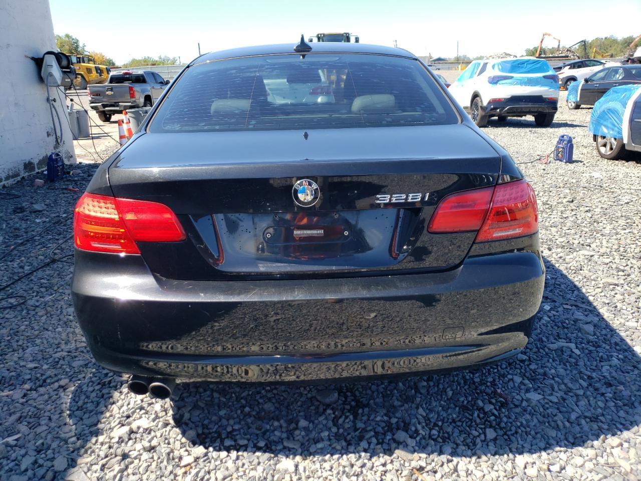 2011 BMW 328 Xi Sulev - Image 6