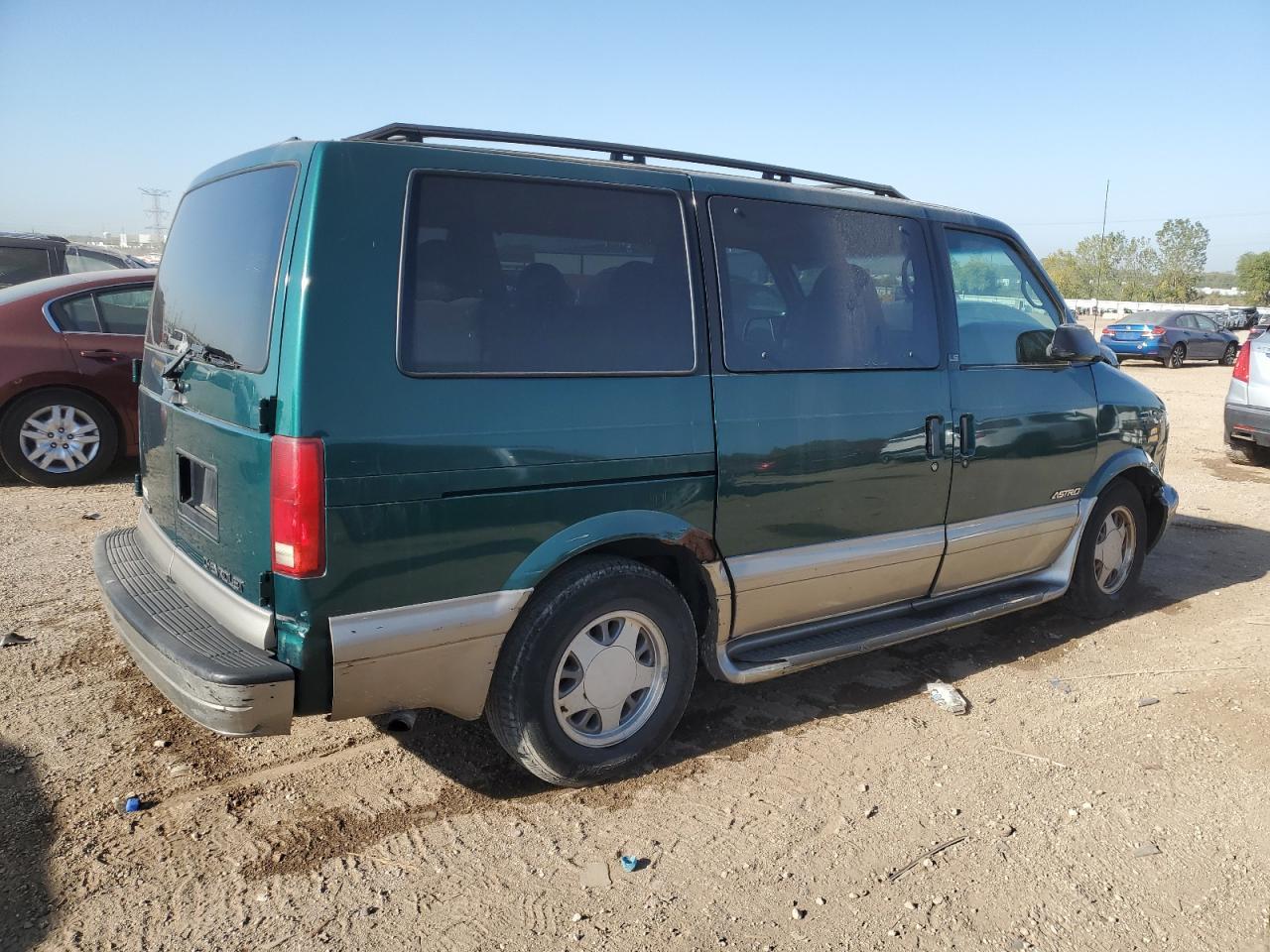 2001 Chevrolet Astro - Image 3