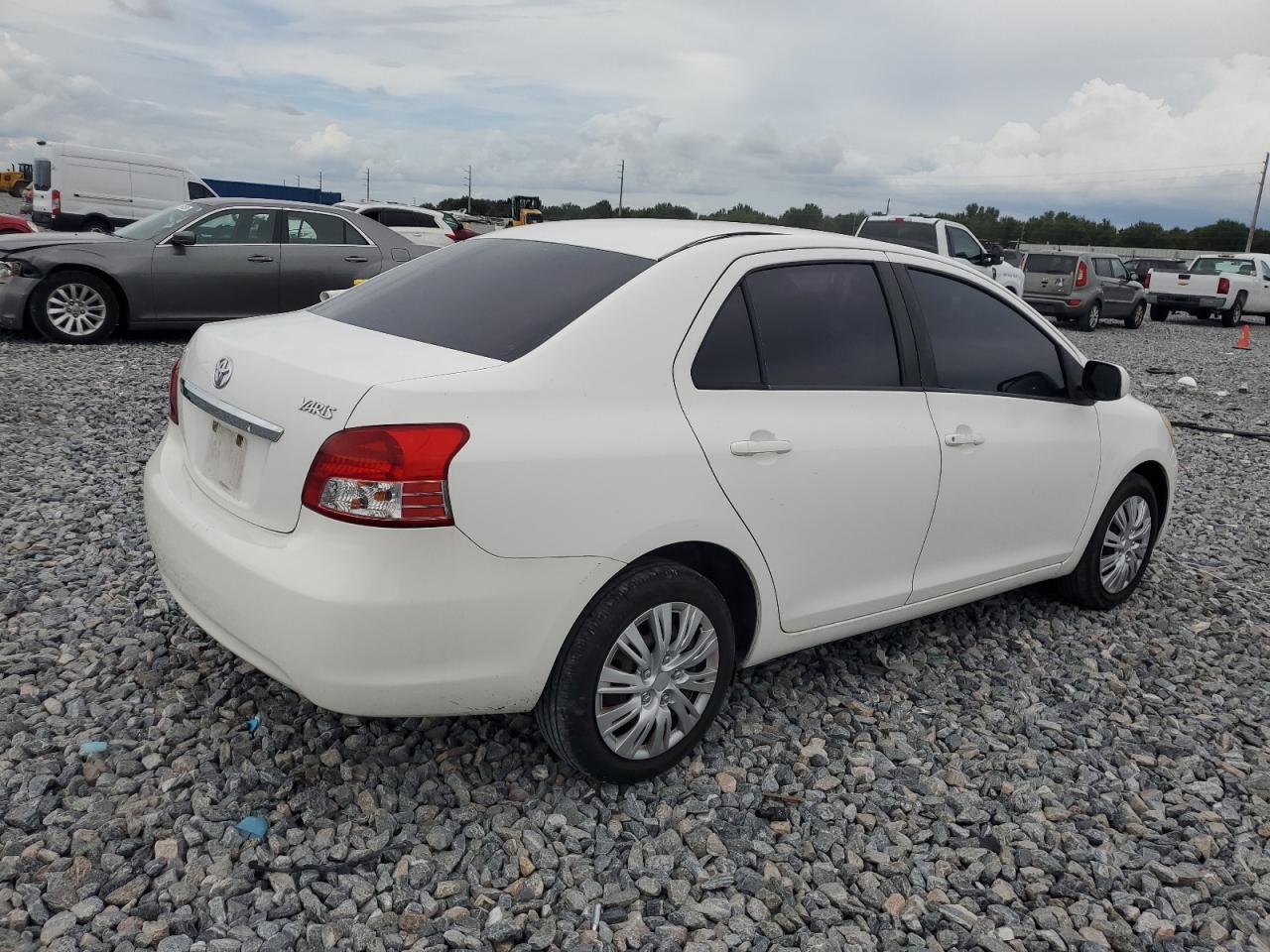 2011 Toyota Yaris - Фото 3