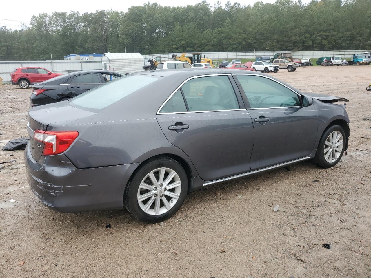 2012 Toyota Camry Base - Фото 3