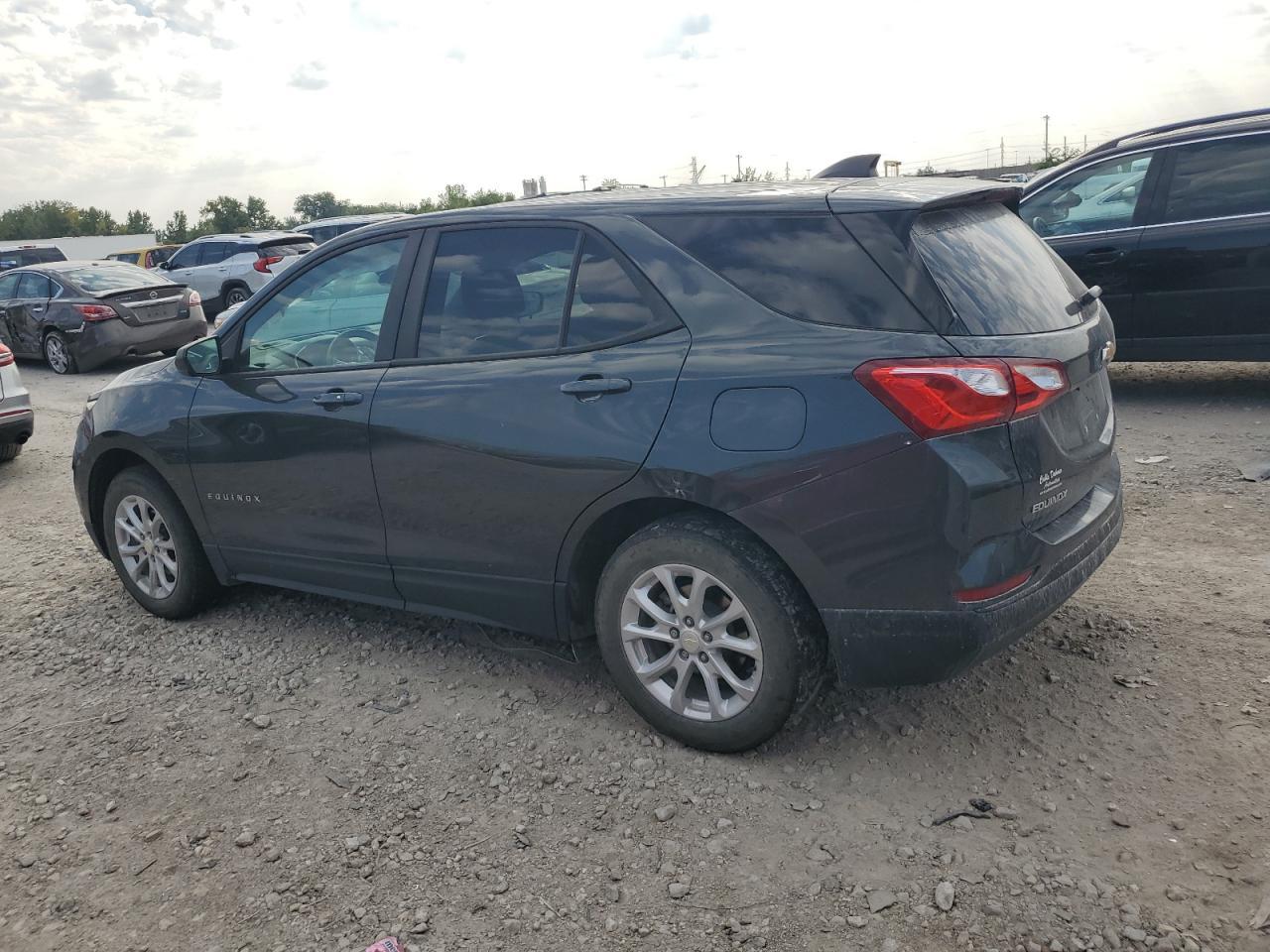 2020 Chevrolet Equinox Ls - Фото 2