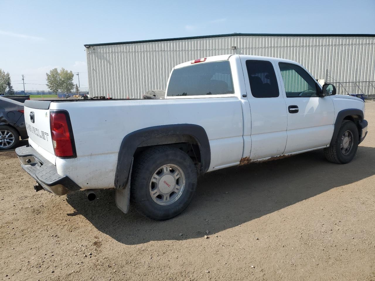 2004 Chevrolet Silverado C1500 - Image 3