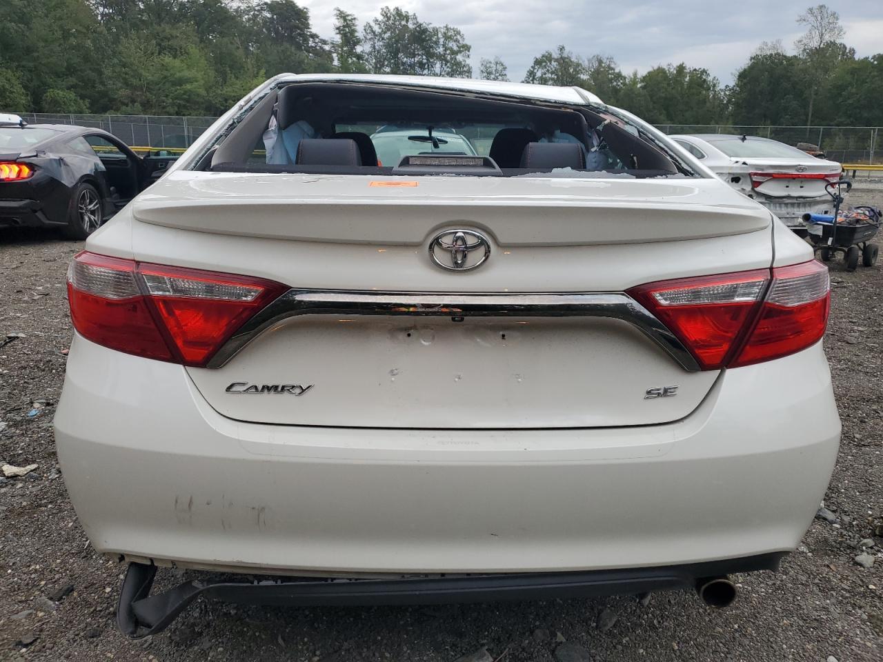 2015 Toyt Camry Le - Фото 6