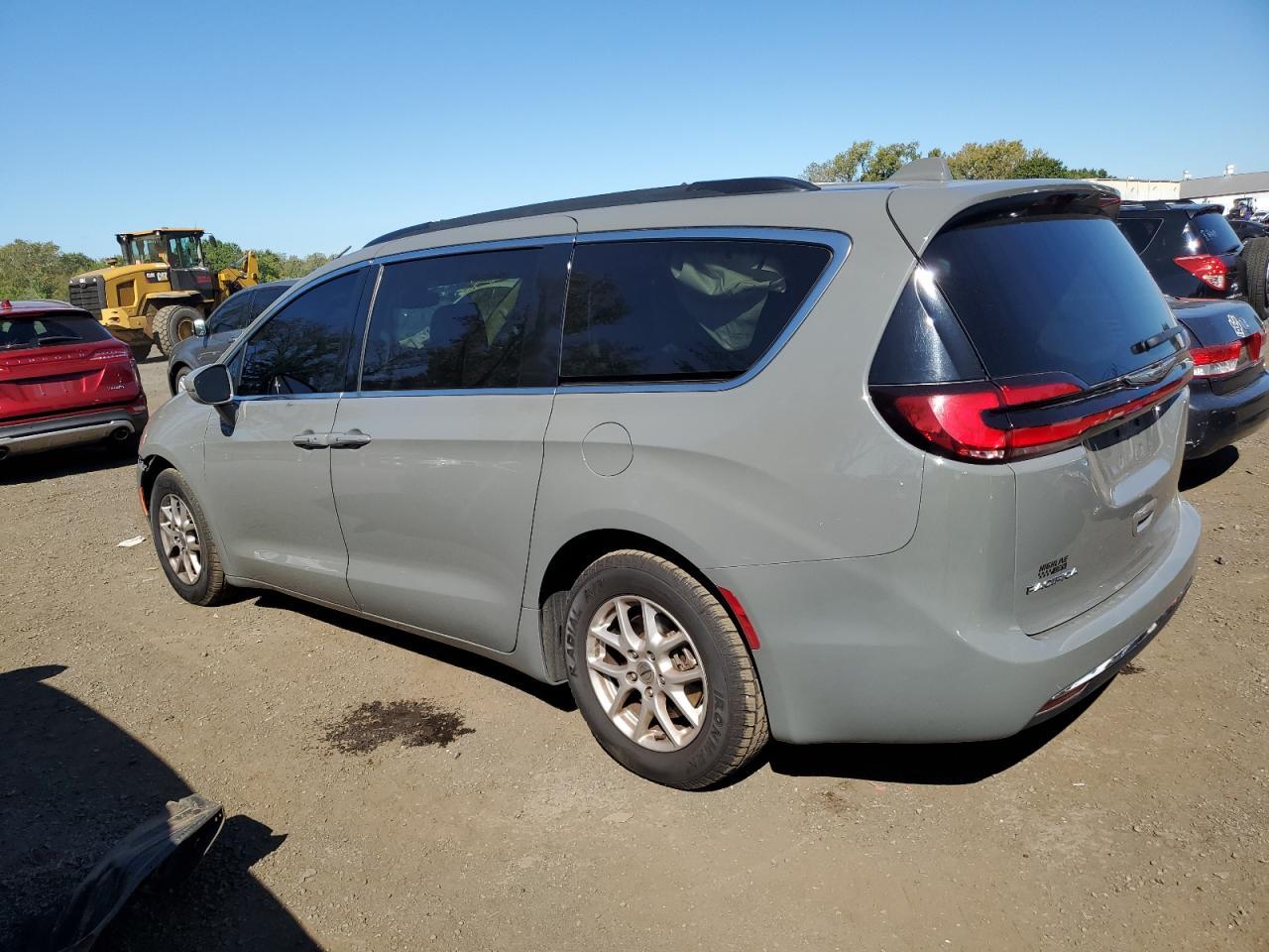2022 Chrysler Pacifica Touring L - Фото 2