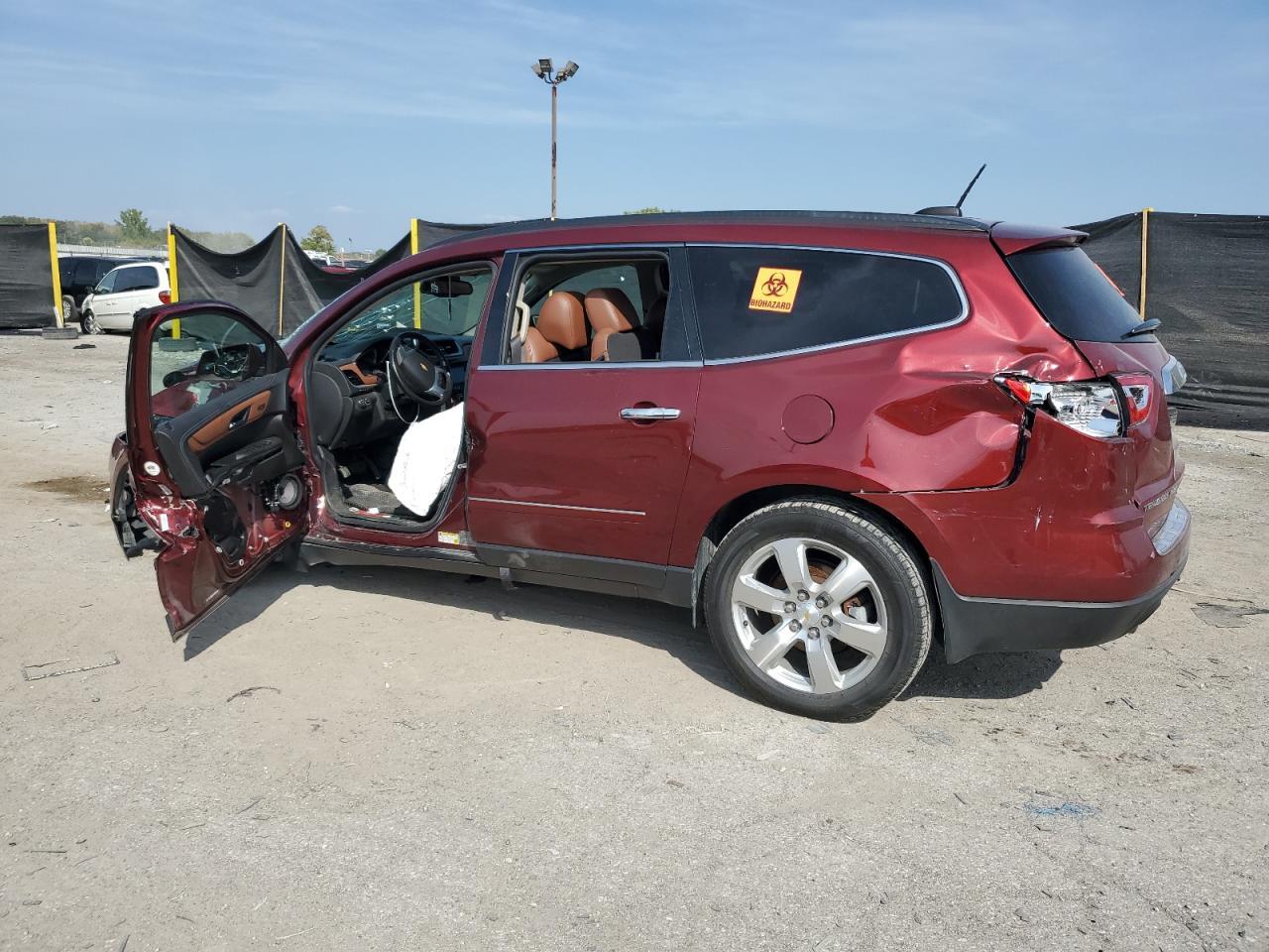2017 Chevrolet Traverse Premier - Фото 2