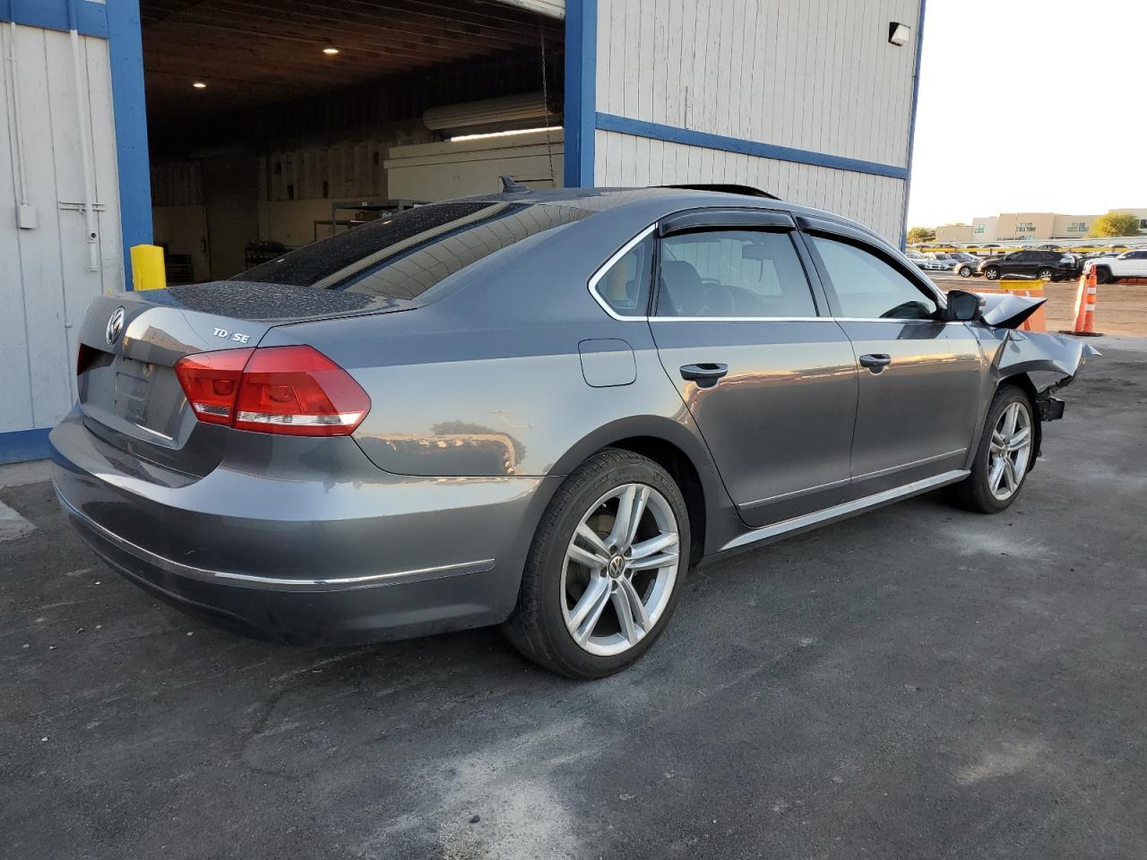 2014 Volkswagen Passat Se - Image 3