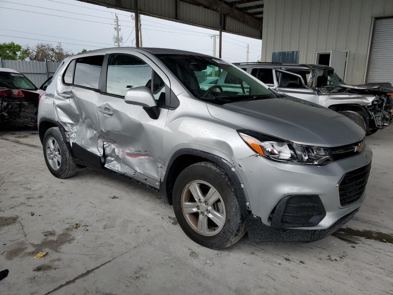 2022 Chevrolet Trax Ls - Фото 4
