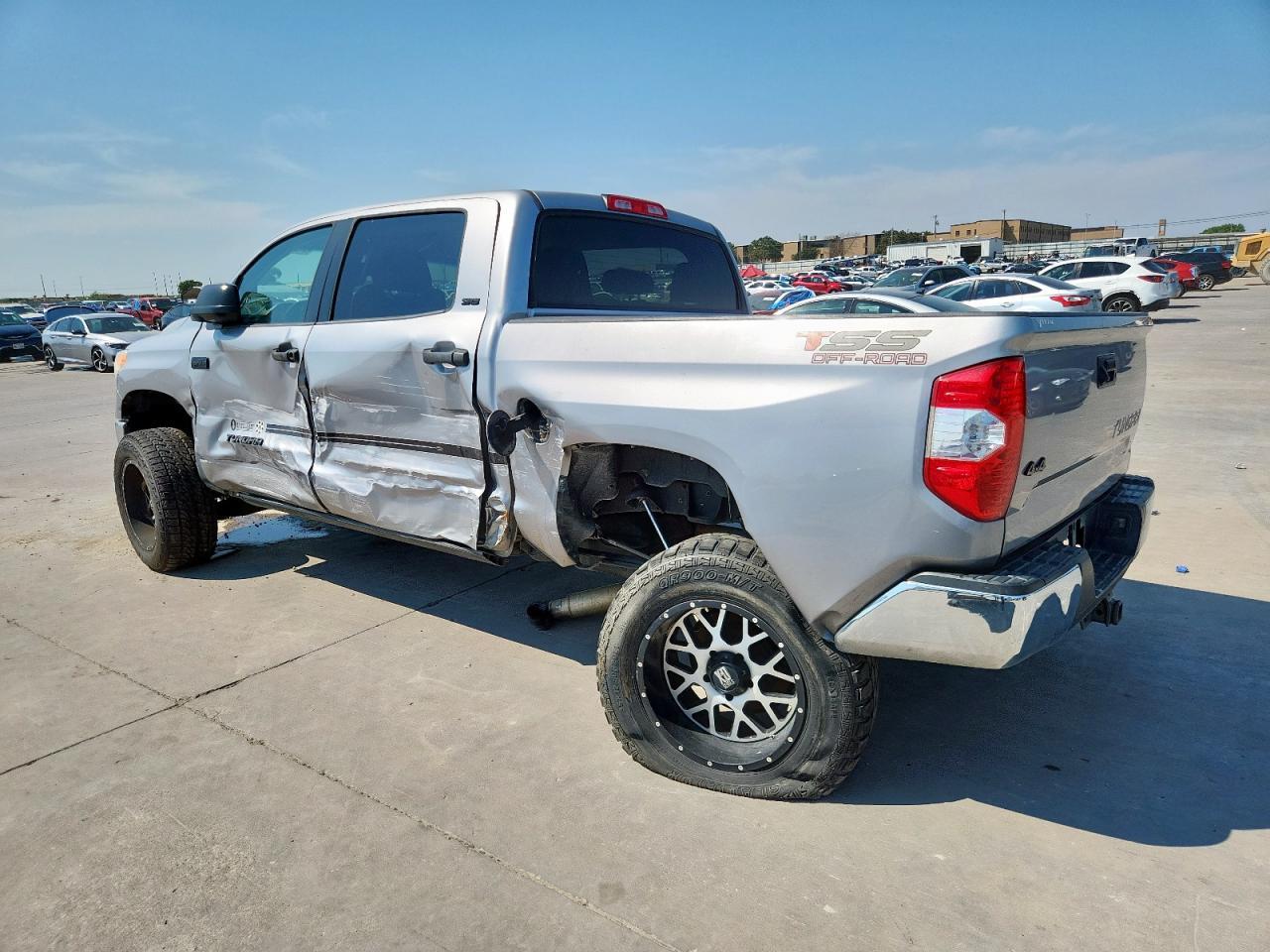2017 Toyota Tundra Crewmax Sr5 - Image 2