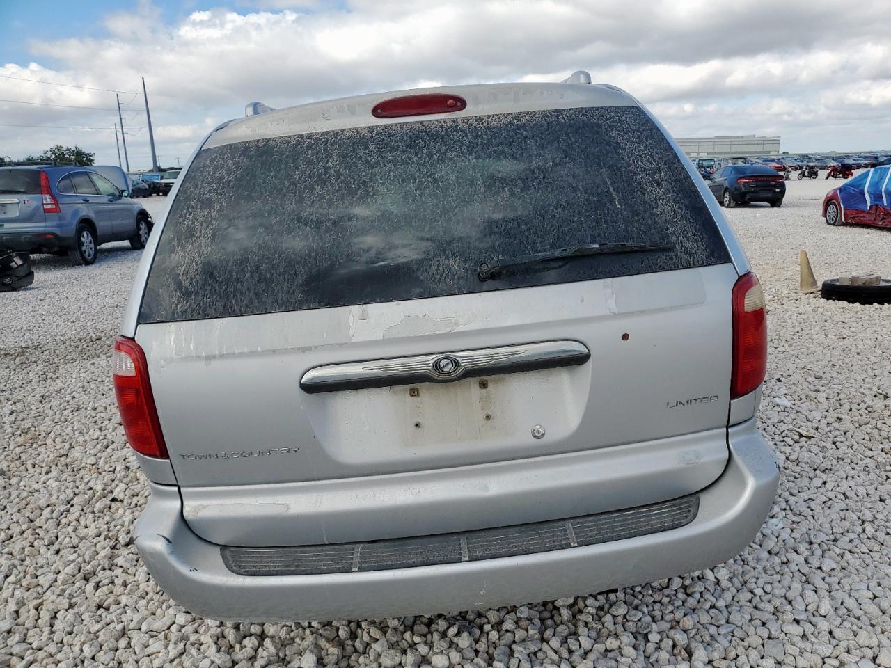 2003 Chrysler Town & Country Limited - Image 6