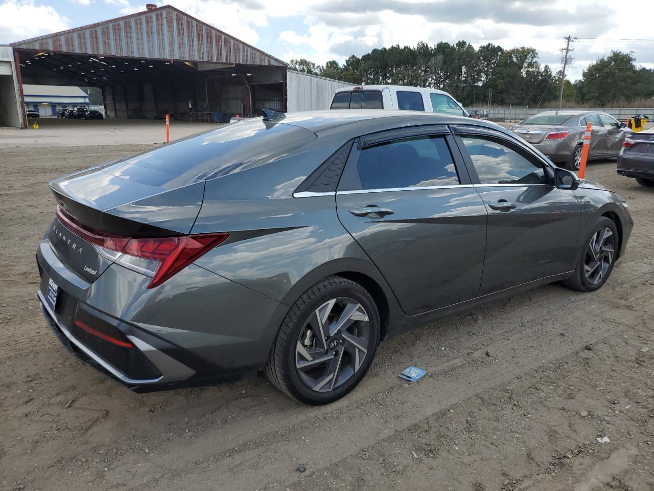 2024 Hyundai Elantra Limited - Фото 3