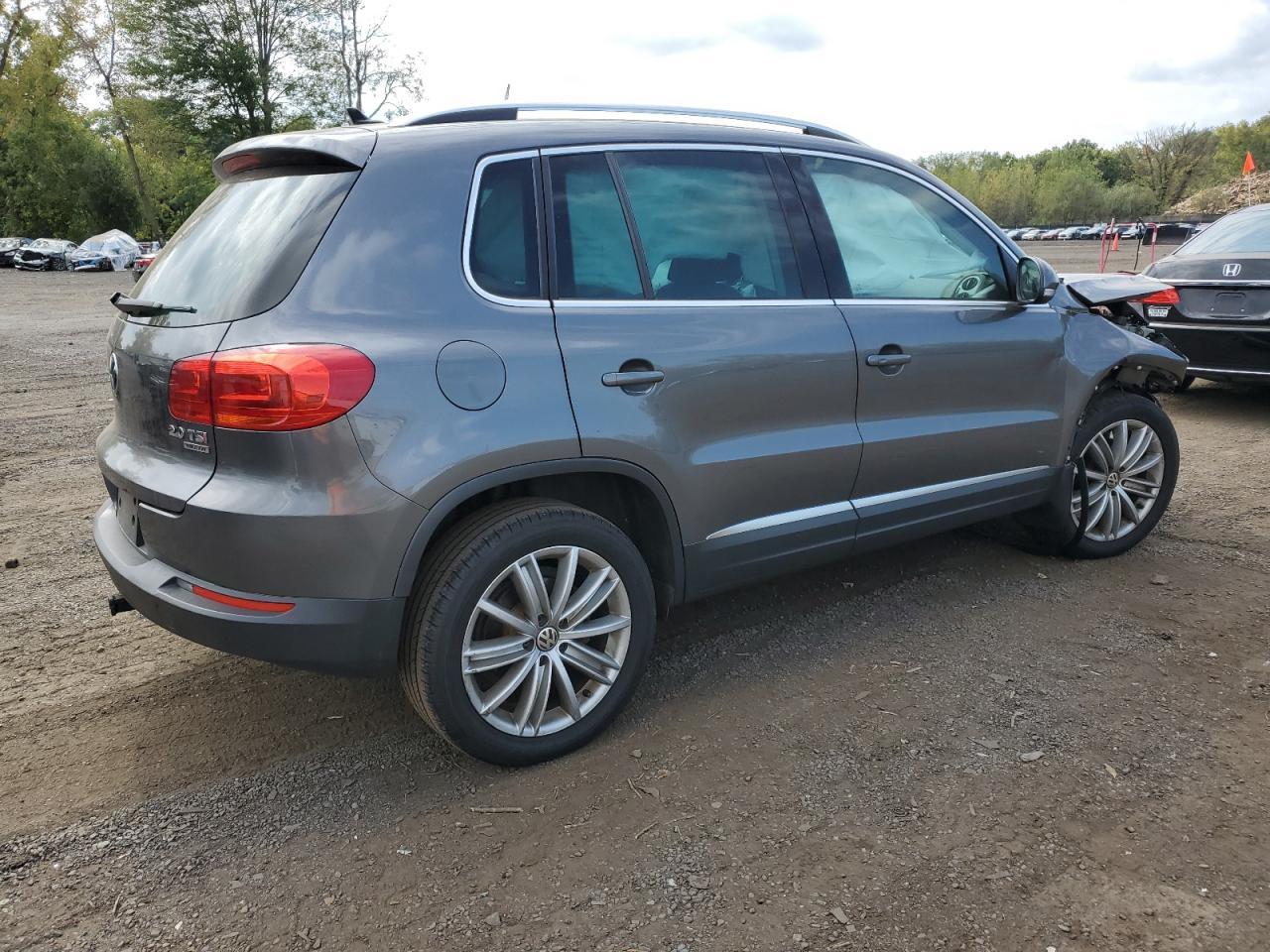 2014 Volkswagen Tiguan S - Image 3