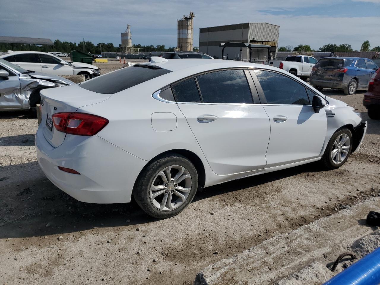 2019 Chevrolet Cruze Lt - Image 3