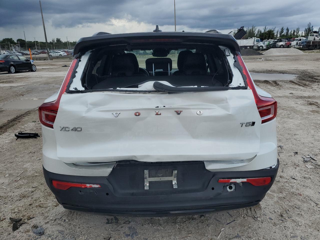2022 Volvo Xc40 T5 R-Design - Фото 6